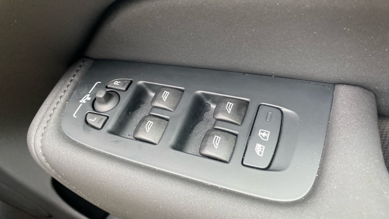 Volvo XC60 2.0 B5P Plus Dark 5dr AWD Geartronic Petrol Estate